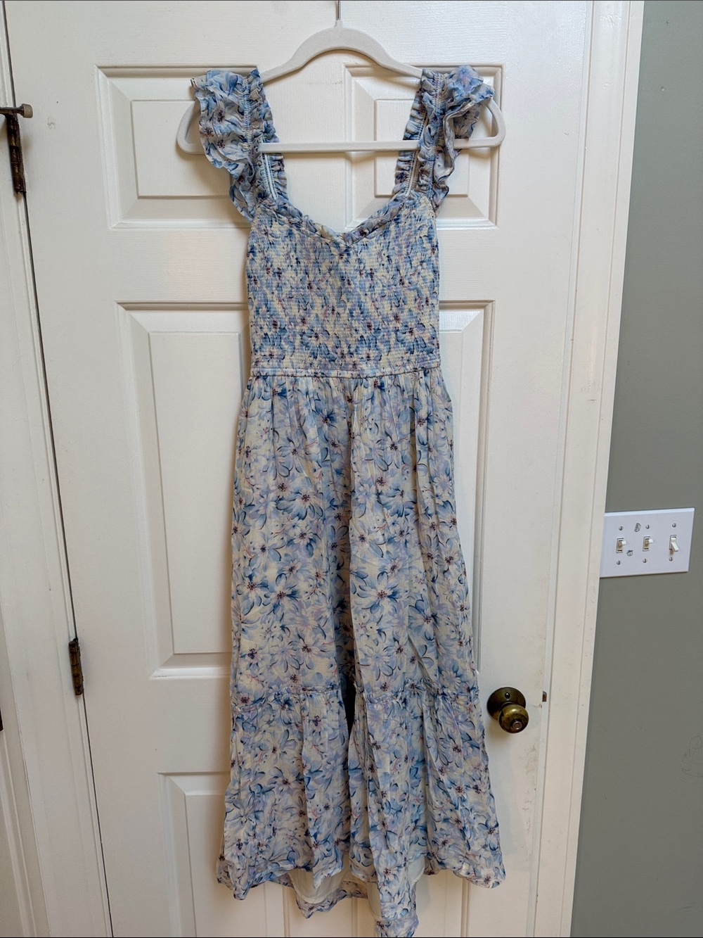 American Eagle Outfitters light blue floral maxi dress sz M